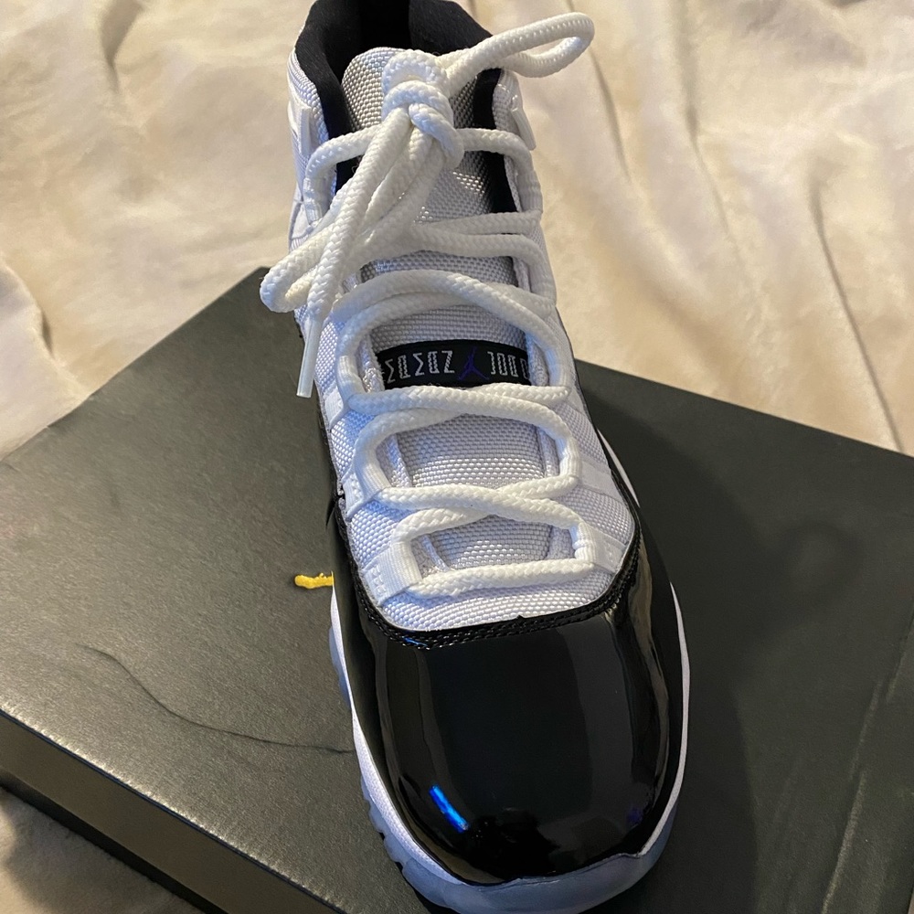 Air Jordan 11 retro never worn, in great condition, comes with box. - Picture 4 of 6